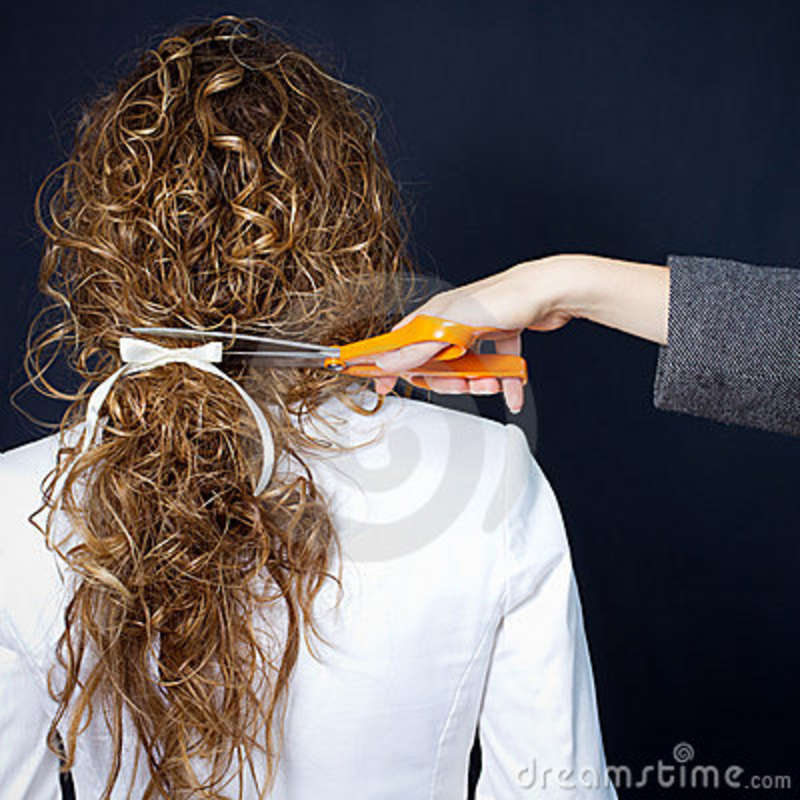 curly-hair-scissor