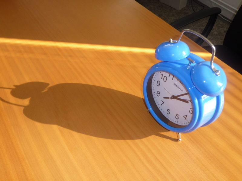 blue_alarm_clock_1