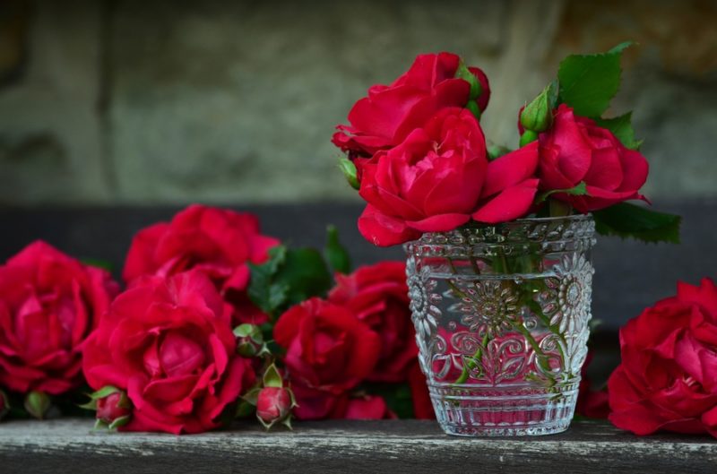 roses-red-roses-bouquet-of-roses-glass-large